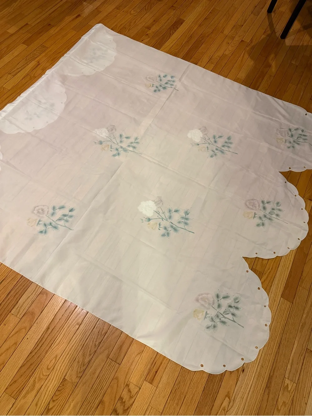 VTG Floral Embroidered White Shower Battenburg Lace Curtain Sweet 3D flowers!